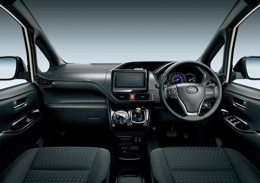 Торпедо Toyota Noah Hybrid 2017 года  (фото 4 из 4)